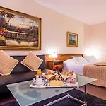 Hotel Century 4*