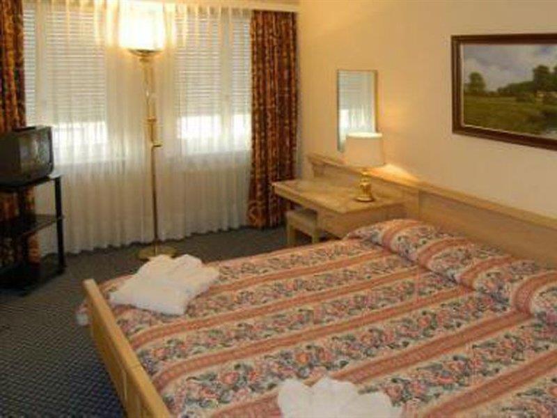 Hotel Century 4*